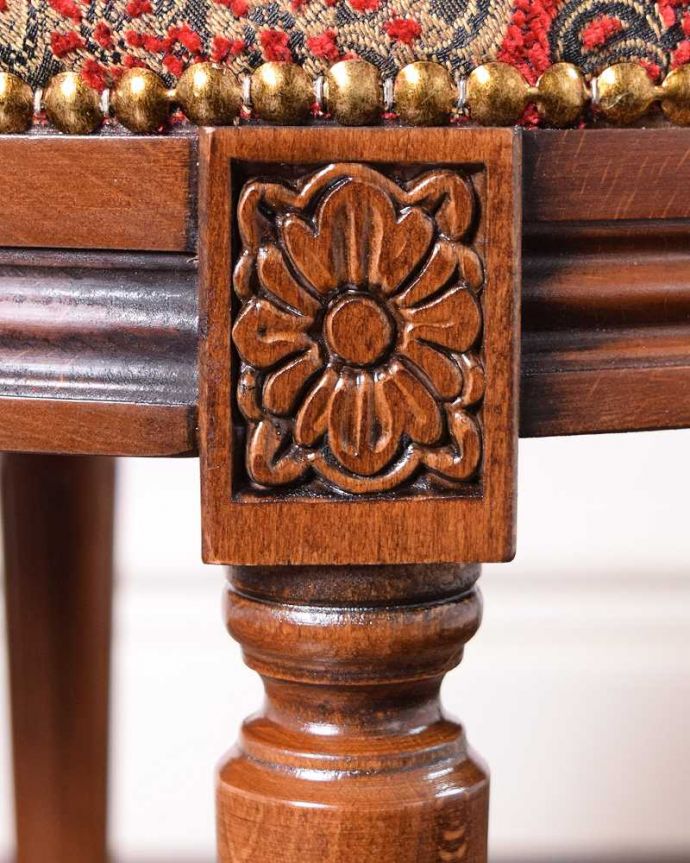 アンティーク調椅子の装飾