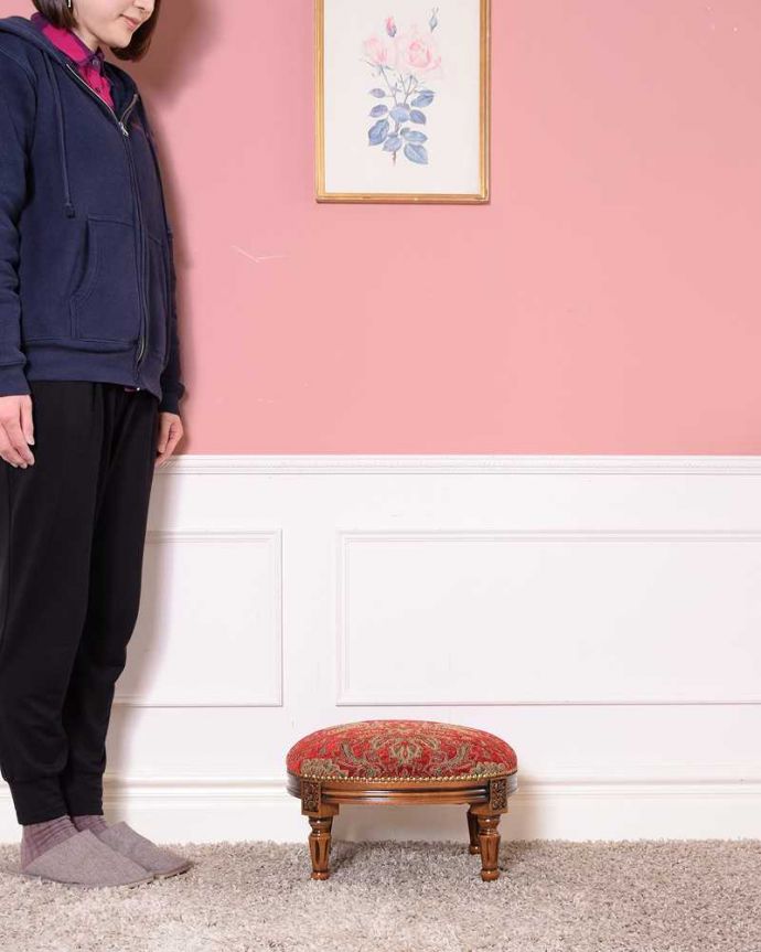 アンティーク風のスツール