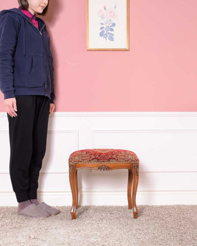 アンティーク風のスツール