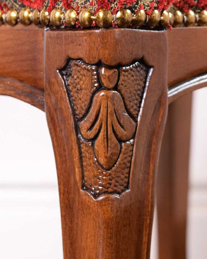 アンティーク調椅子の装飾