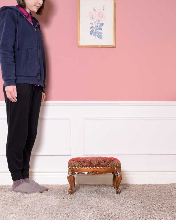 アンティーク風のスツール