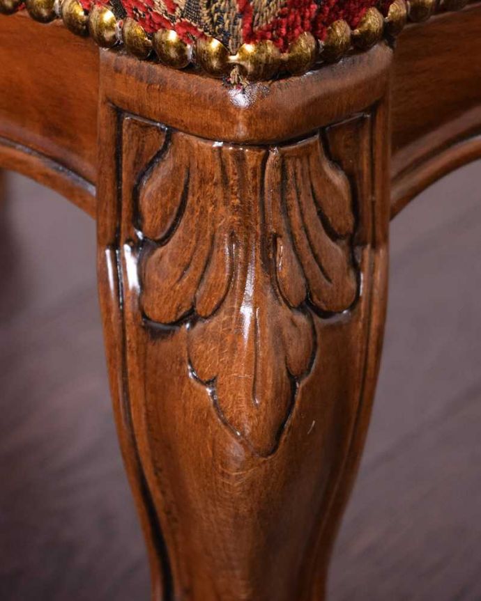 アンティーク調椅子の装飾