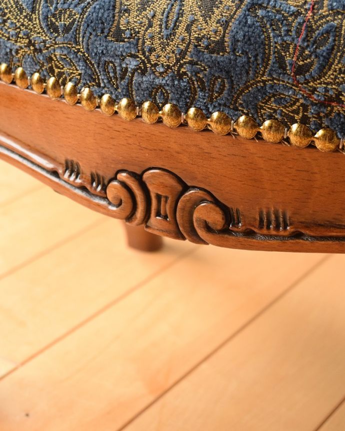 アンティーク調椅子の装飾