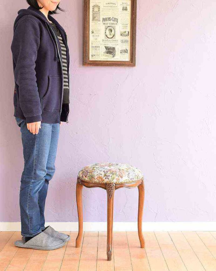 アンティーク風のスツール