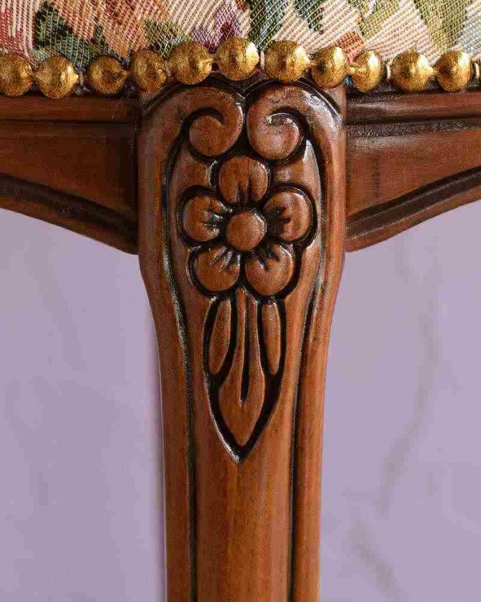 アンティーク調椅子の装飾