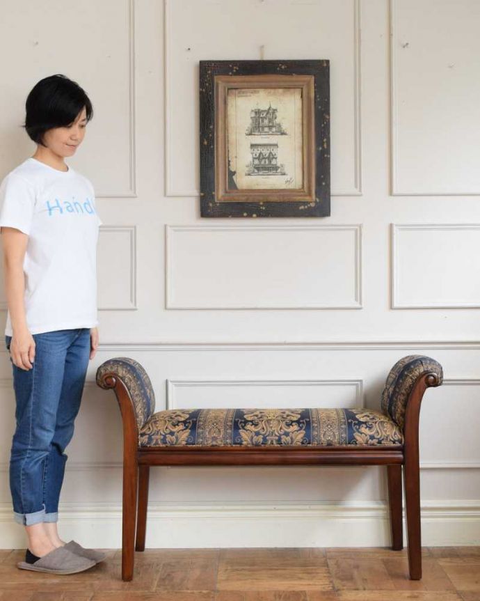 アンティーク風のスツール