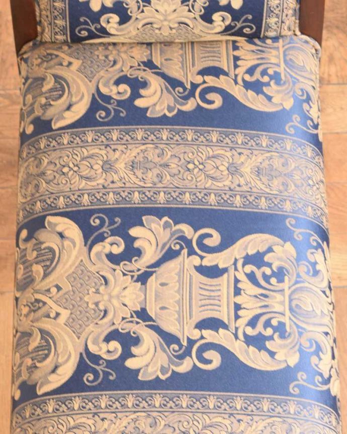 アンティーク調スツールの生地