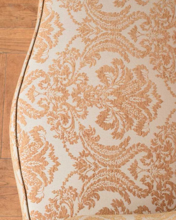 アカンサス　アンティーク風　美しいエレガントな姿、アンティーク風ソファ（2人掛け）。優雅なデザインの貼り座ゴージャスな貼り座のデザインも素敵です。(y-191-c)