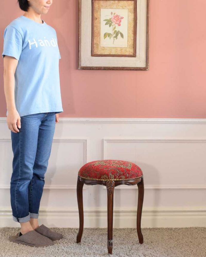 アンティーク風のスツール