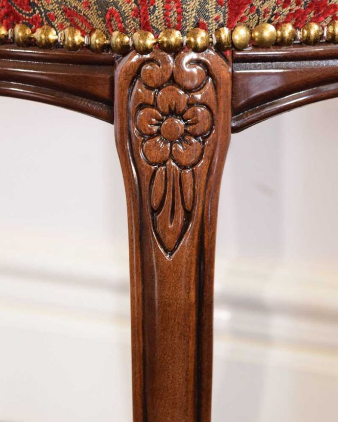 アンティーク調椅子の装飾