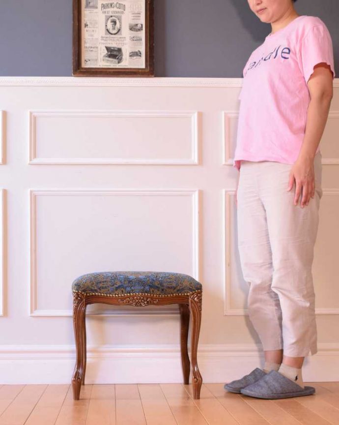 アンティーク風のスツール