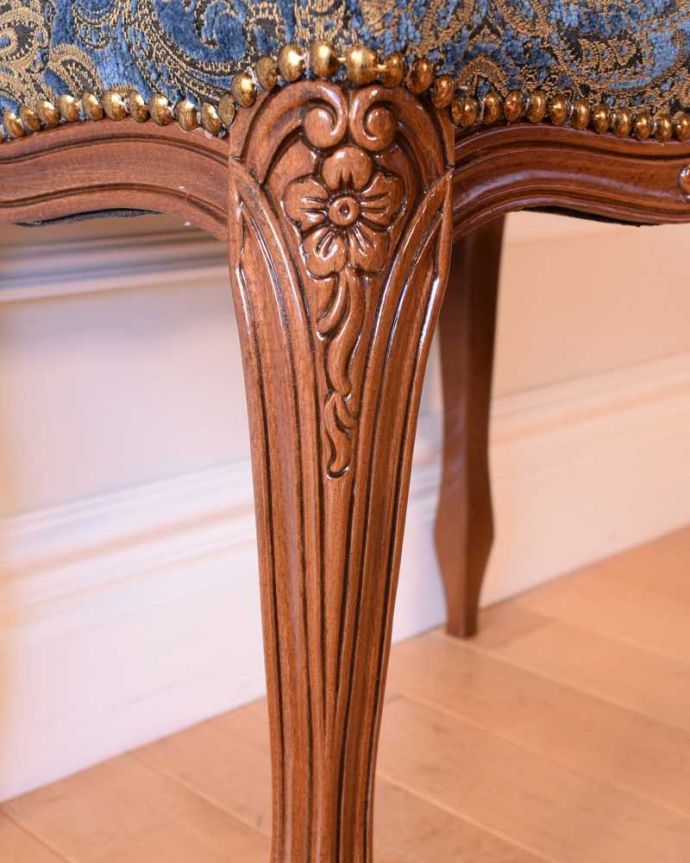 アンティーク調椅子の装飾