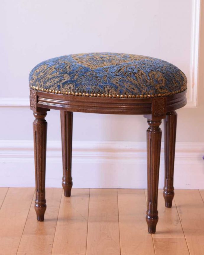 お花の彫りが可愛いアンティーク風スツール(y-194-c)｜アンティーク風