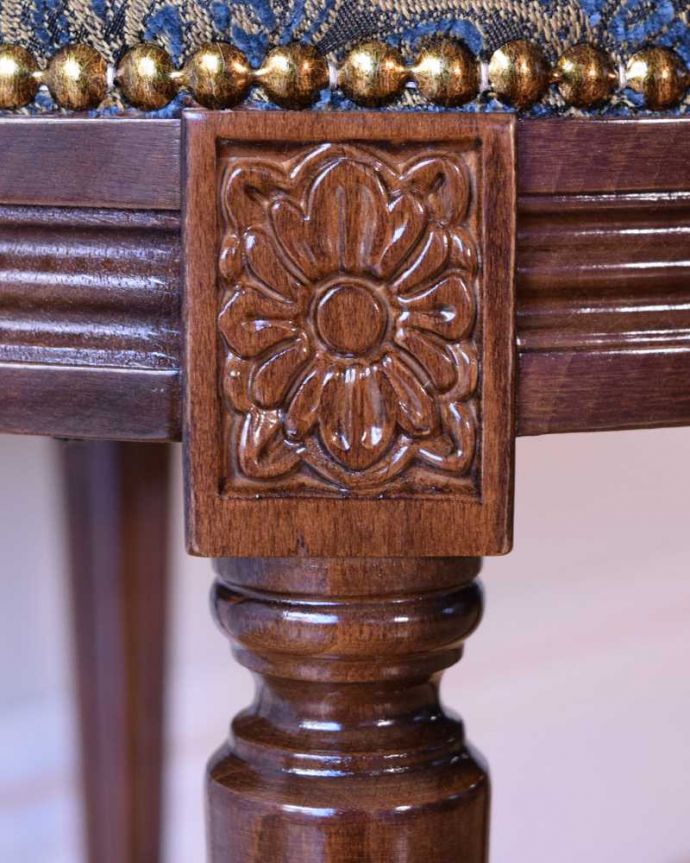 お花の彫りが可愛いアンティーク風スツール(y-194-c)｜アンティーク風