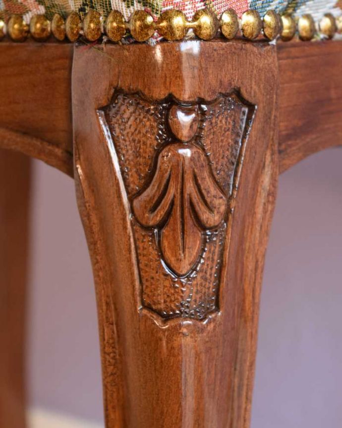 アンティーク調椅子の装飾