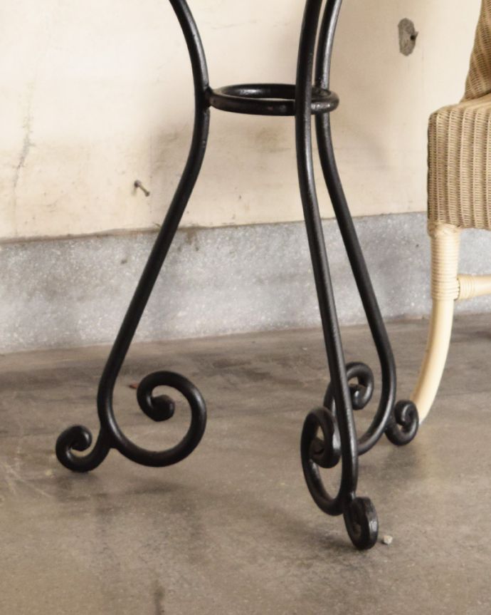 アンティーク風家具の脚