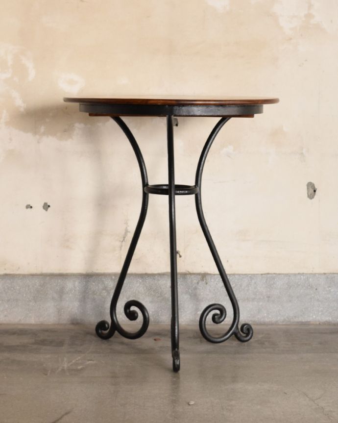 サイドテーブルの側面