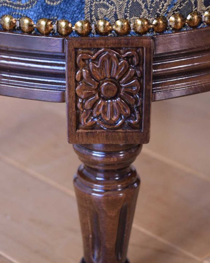 アンティーク調椅子の装飾