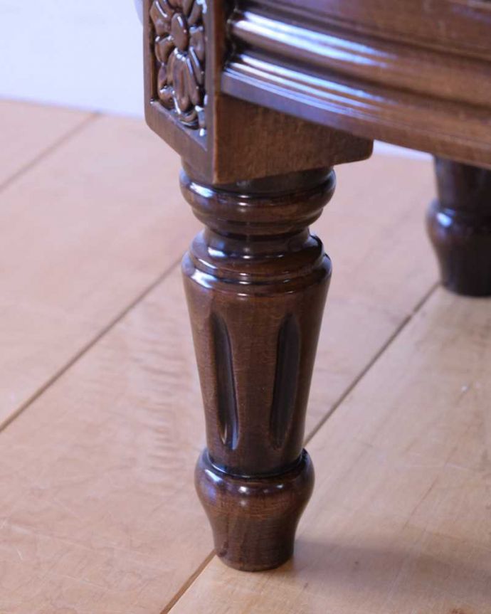 アンティーク調椅子の脚