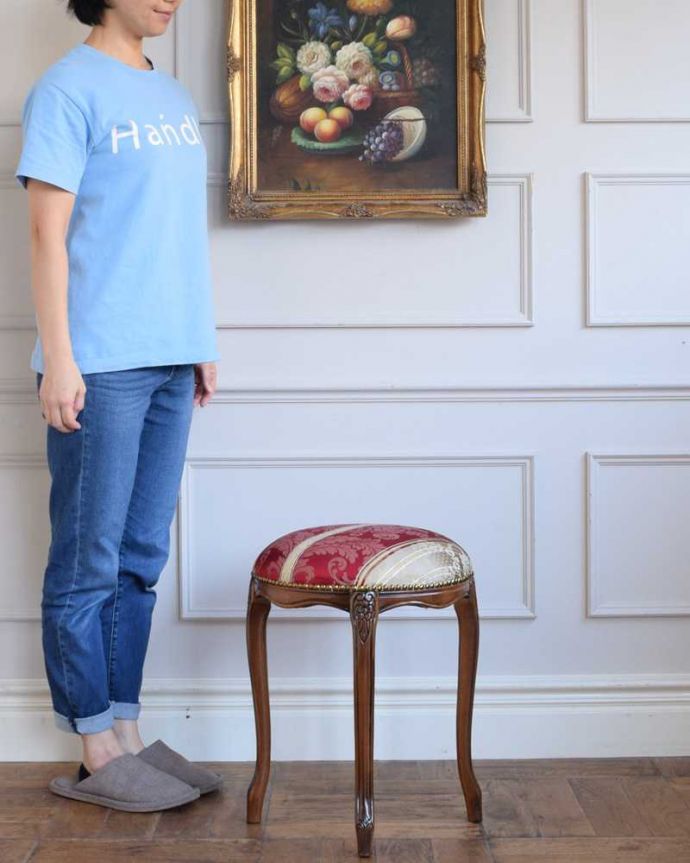 アンティーク風のスツール