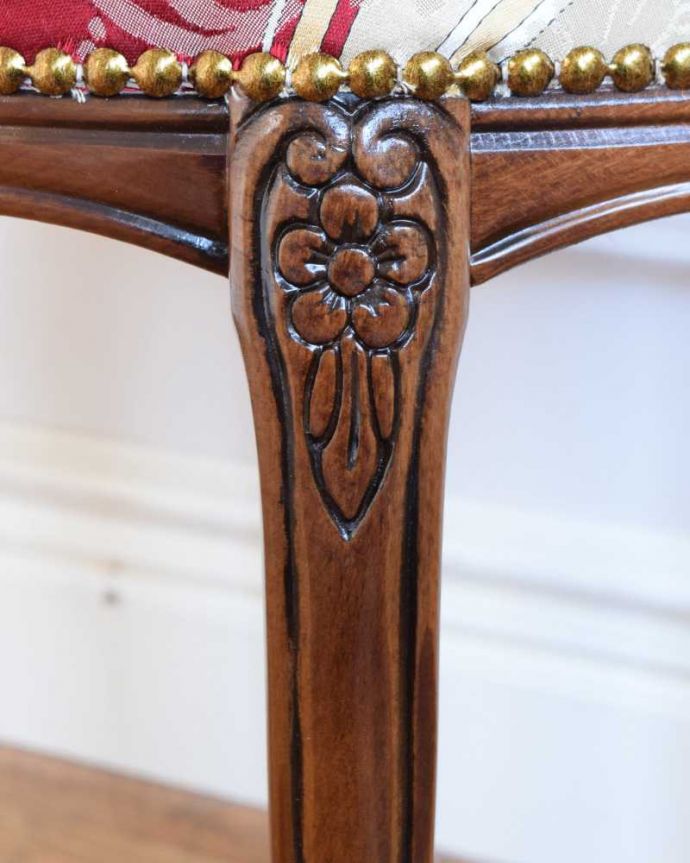 アンティーク調椅子の装飾