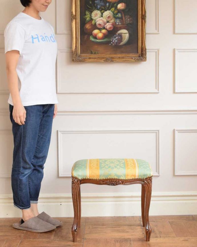 アンティーク風のスツール