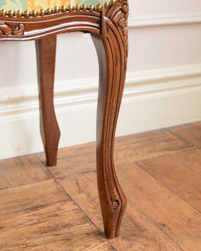 アンティーク調椅子の脚