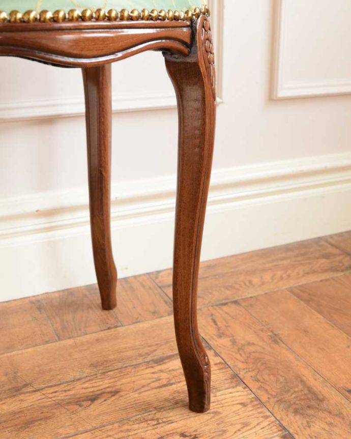 アンティーク調椅子の脚