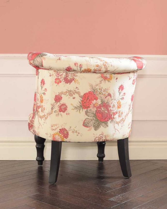 アンティーク風の椅子　アンティーク風　とっても可愛いフランスアンティーク風の椅子、ボヌールチェア（フラワー)。背中から見たデザインも可愛い！背後ろから見ても、こんなに可愛いデザイン。(y-205-c)