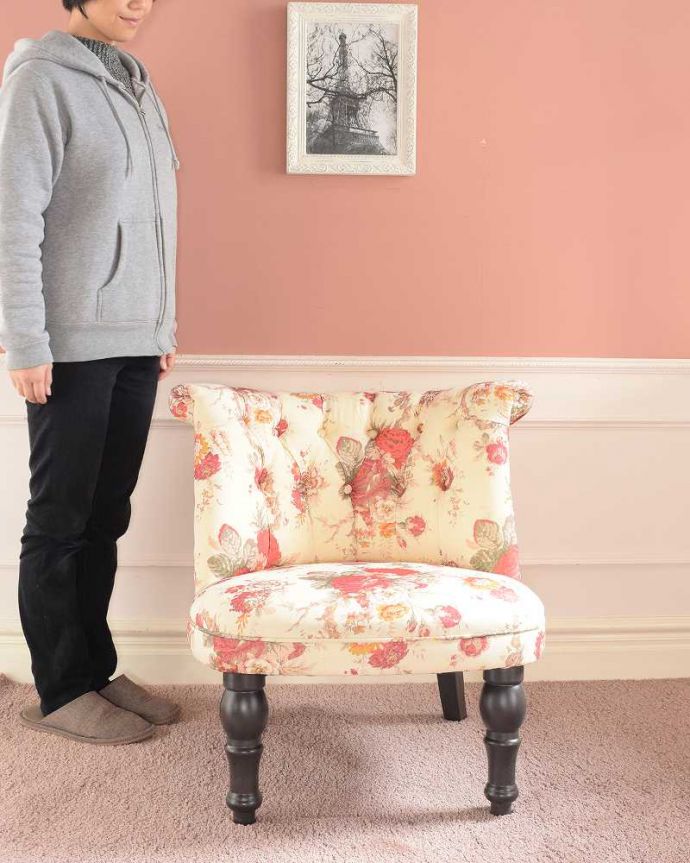 アンティーク風の椅子　アンティーク風　とっても可愛いフランスアンティーク風の椅子、ボヌールチェア（フラワー)。フランスアンティーク風の椅子見た目がオシャレなフランスアンティーク風の一人掛けの椅子。(y-205-c)