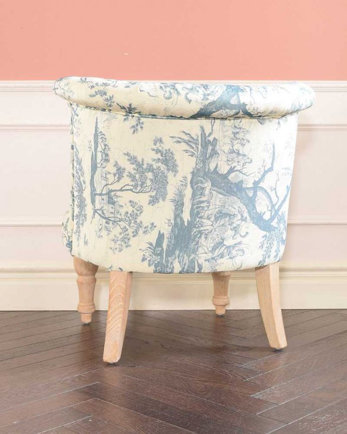 リビングチェアの後ろ姿