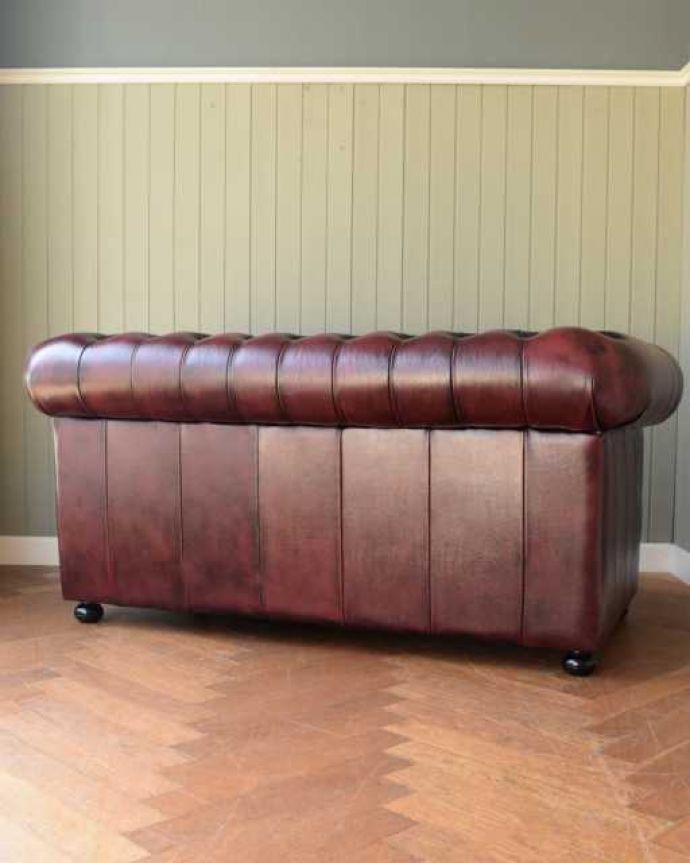 おしゃれなソファの後ろ姿