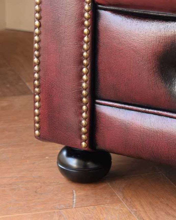 ソファの木製の脚