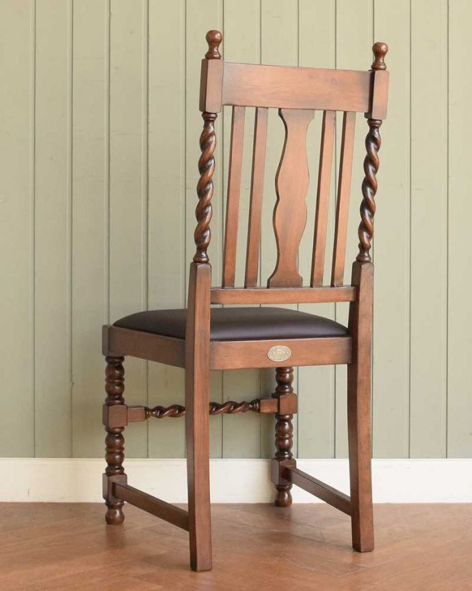 アンティーク風チェアの後ろ姿