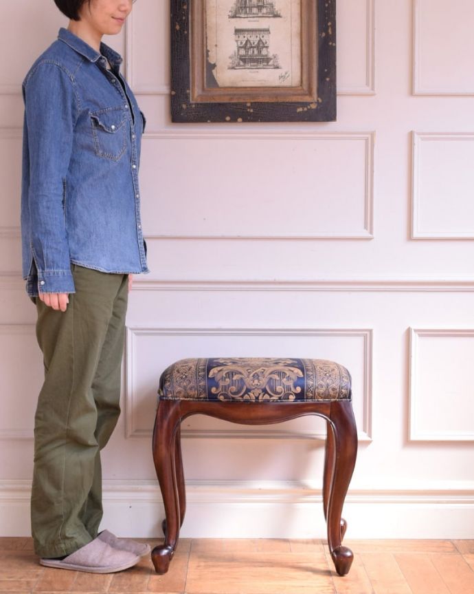 アンティーク風のスツール