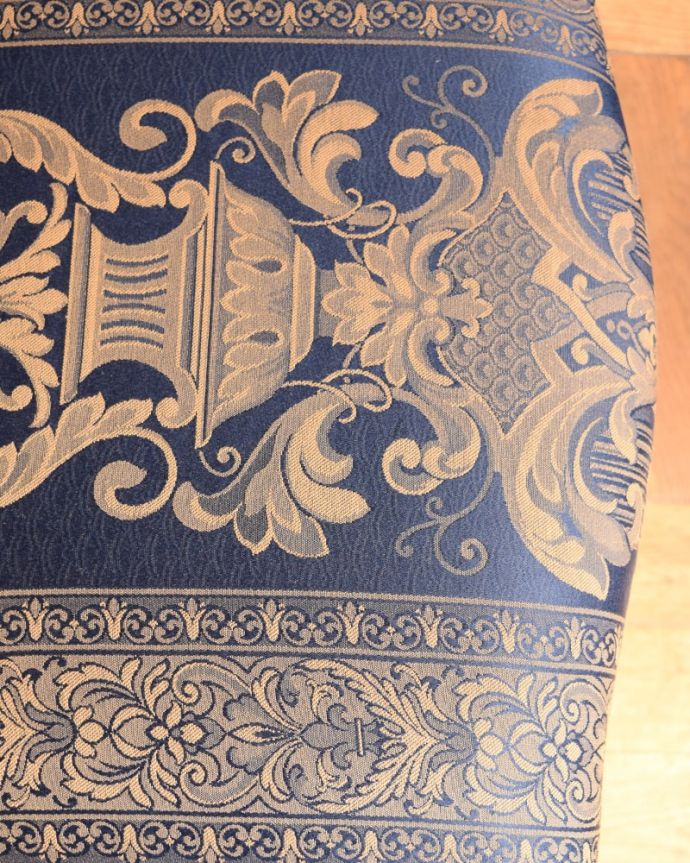 アンティーク調スツールの生地