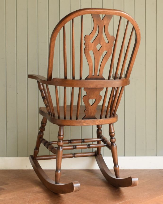 ダイニングチェア アンティーク風 オークロッキングチェア 後ろ姿にも自信があります!後ろから見てもやっぱりカッコいい。(y-220-c)