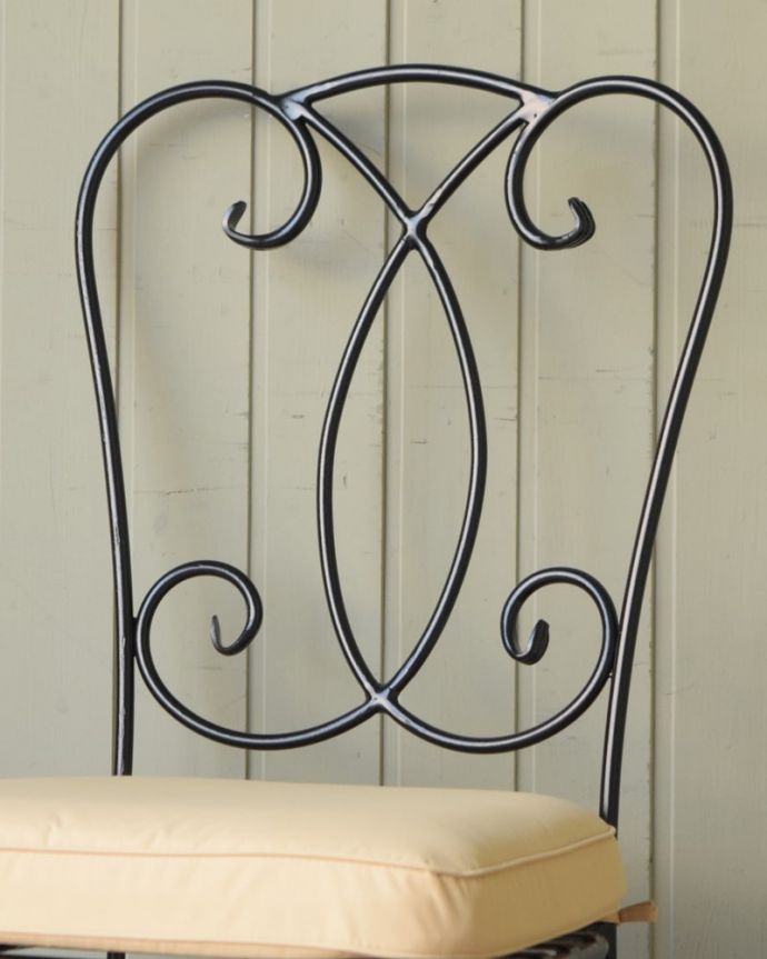 しっかり支えてくれる背もたれ