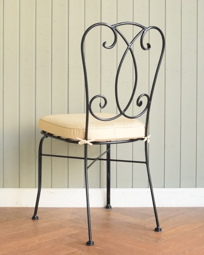 後ろ姿も可愛いいんです。