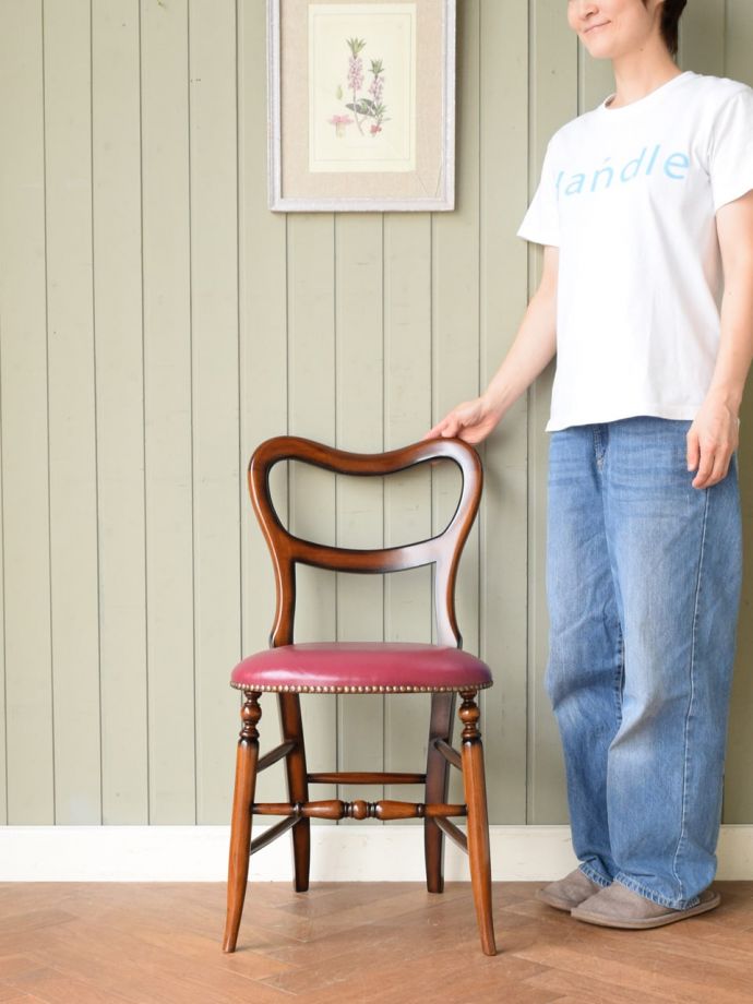 アンティーク調のチェア