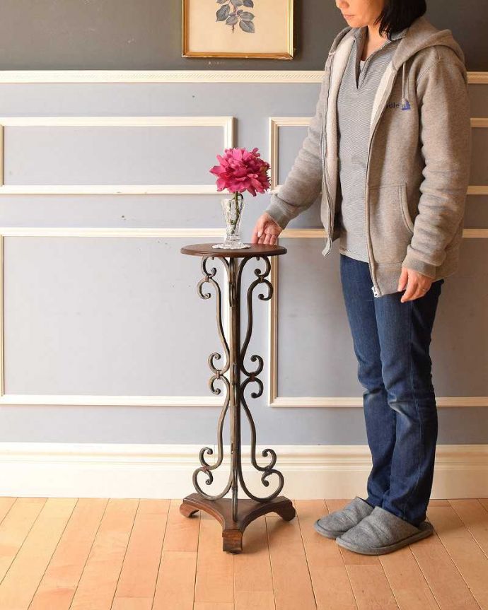 アンティーク風のフラワースタンド