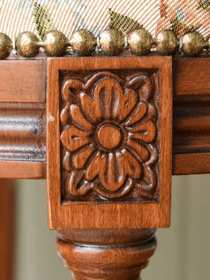 アンティーク調椅子の装飾