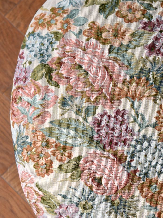 アンティーク調スツールの生地