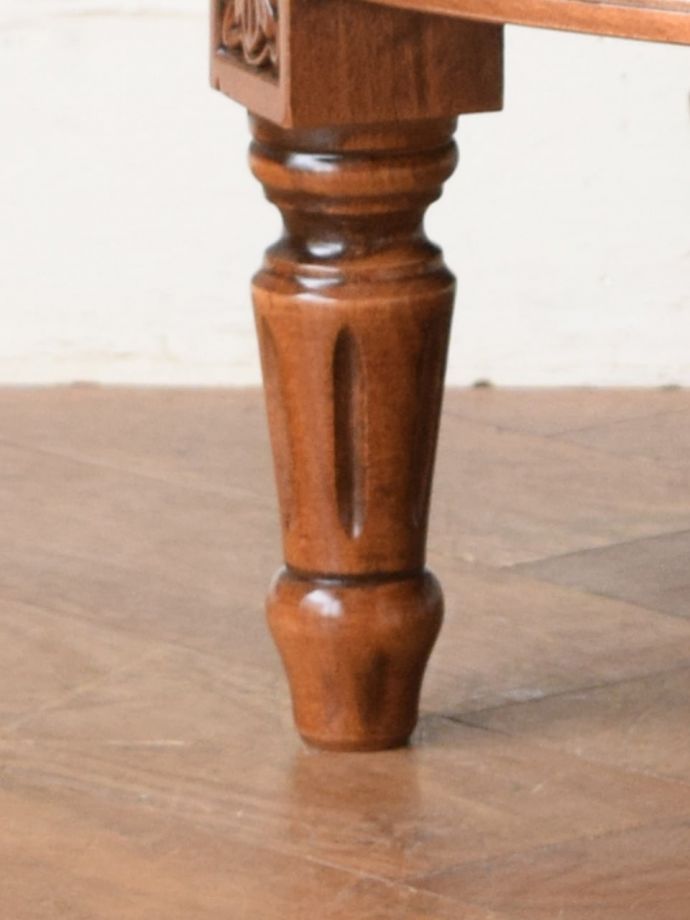 アンティーク調椅子の脚