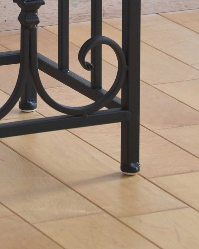 アンティーク風家具の脚