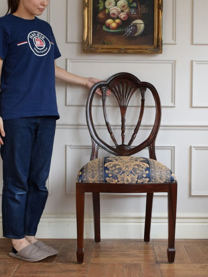 アンティーク調のチェア