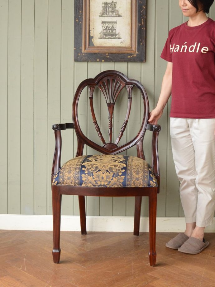 アンティーク調のチェア