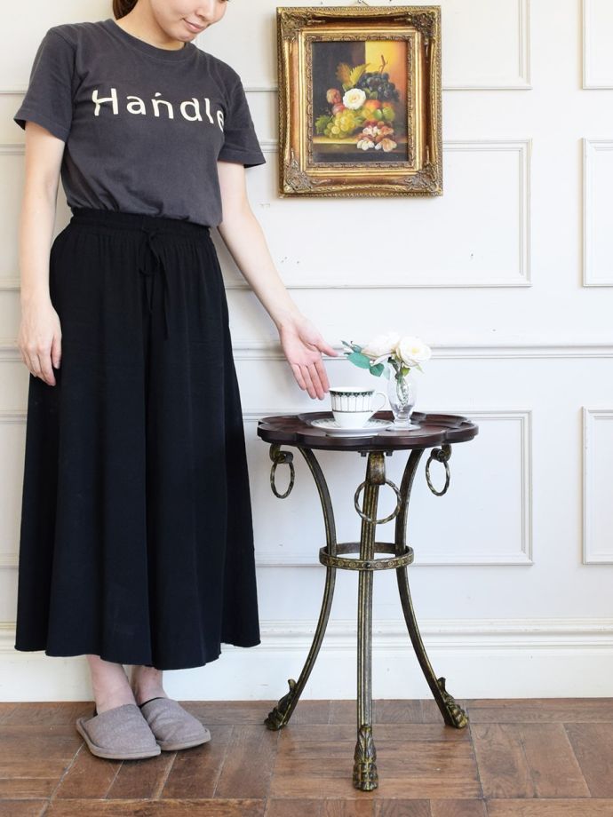 アンティーク風のオケージョナルテーブル