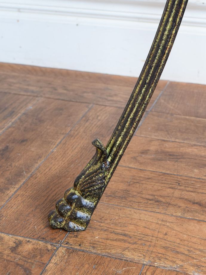 アンティーク風家具の脚