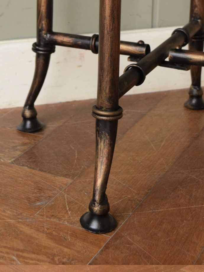 アンティーク風家具の脚